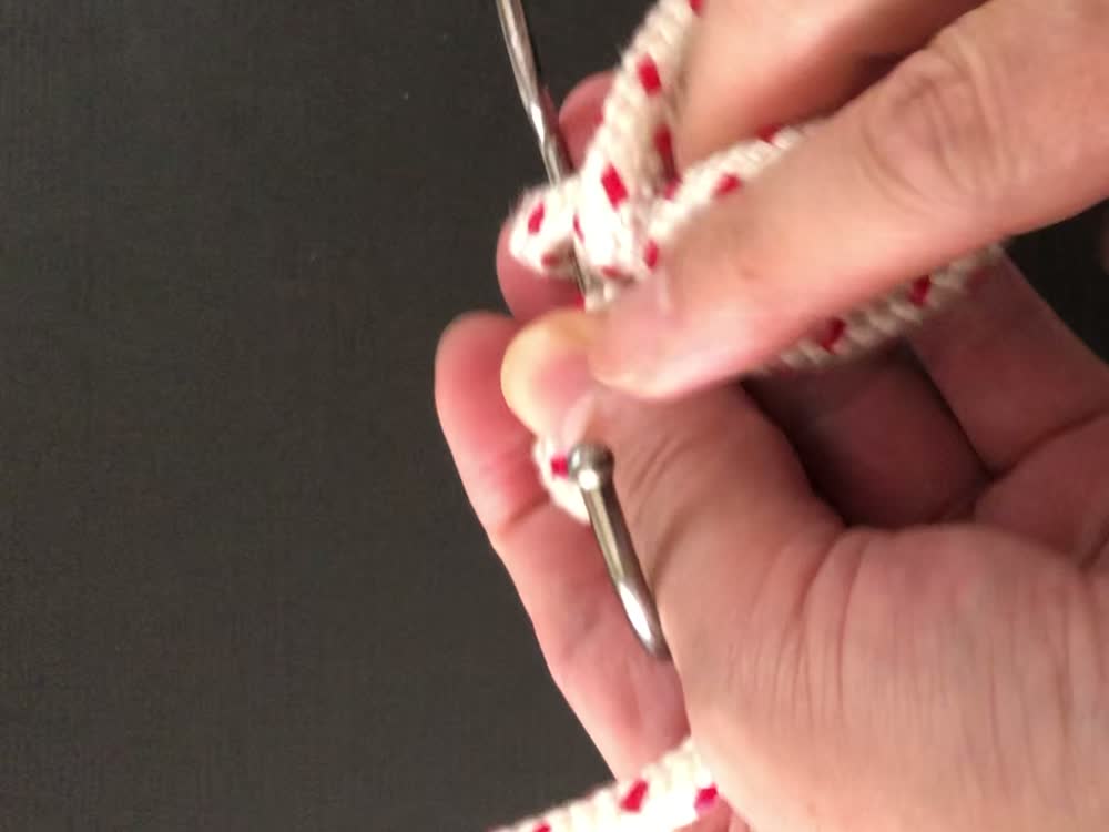 釣り針の結び方の手順3 巻き終わりを引き締める