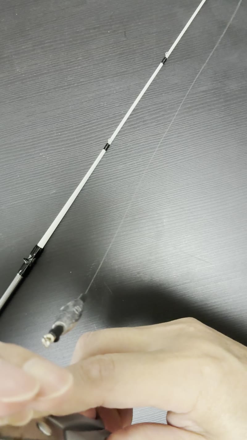 竿にセットする様子